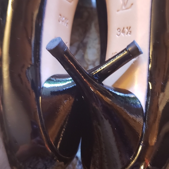 ⭐ SOLD ⭐ Authentic Louis Vuitton Heels - Picture 9 of 12